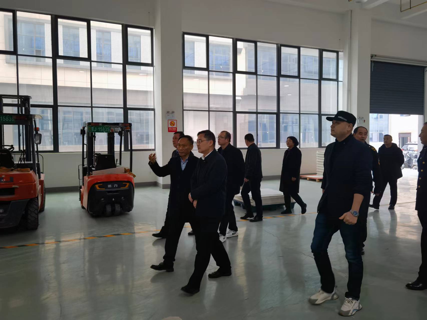 黃岡市市委宣傳部領(lǐng)導(dǎo)一行蒞臨我司考察指導(dǎo)工作